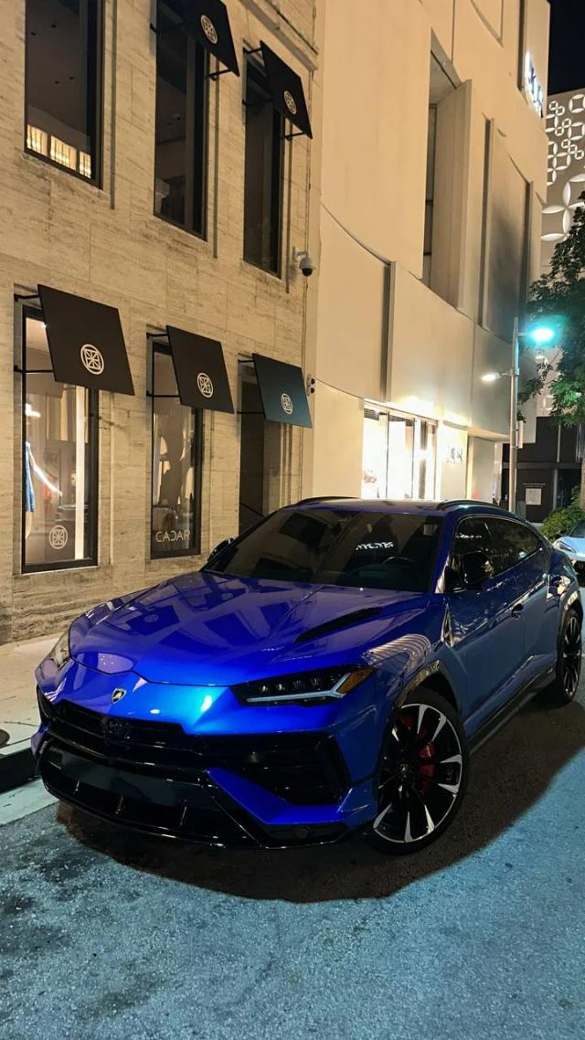 Lamborghini Urus Blue